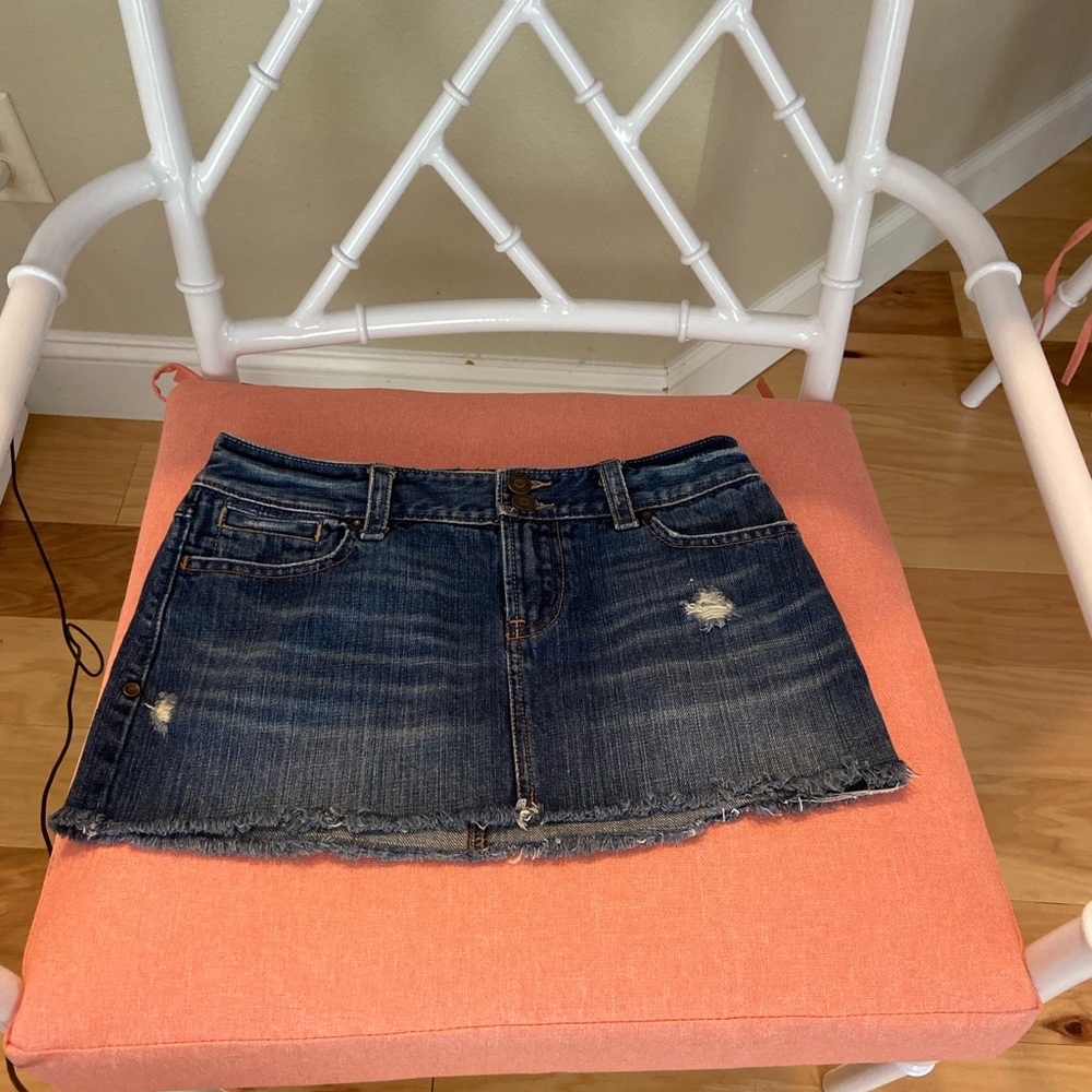 Size 0 Hollister Jean skirt looks brand new